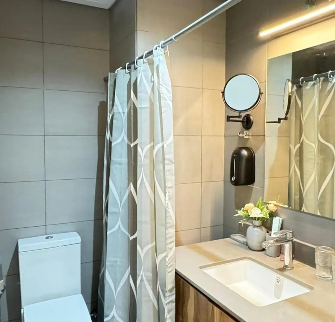 Sleeps 5, Luxe Apartment In Al Mamsha, Sharjah