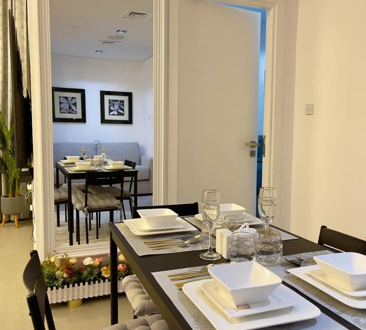 Sleeps 5, Luxe Apartment In Al Mamsha, Sharjah