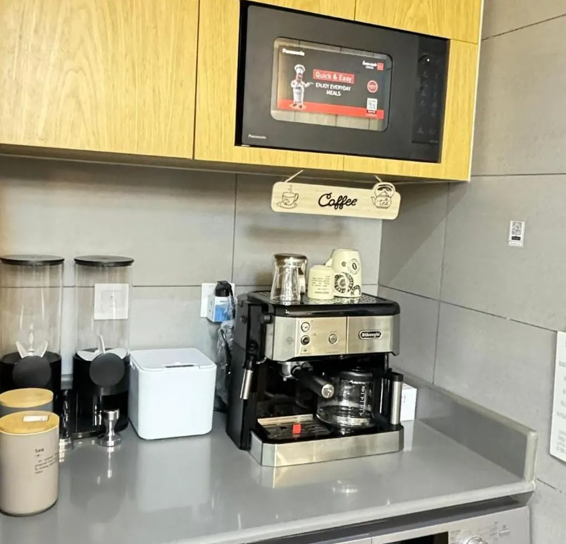 Sleeps 5, Luxe Apartment In Al Mamsha, Sharjah