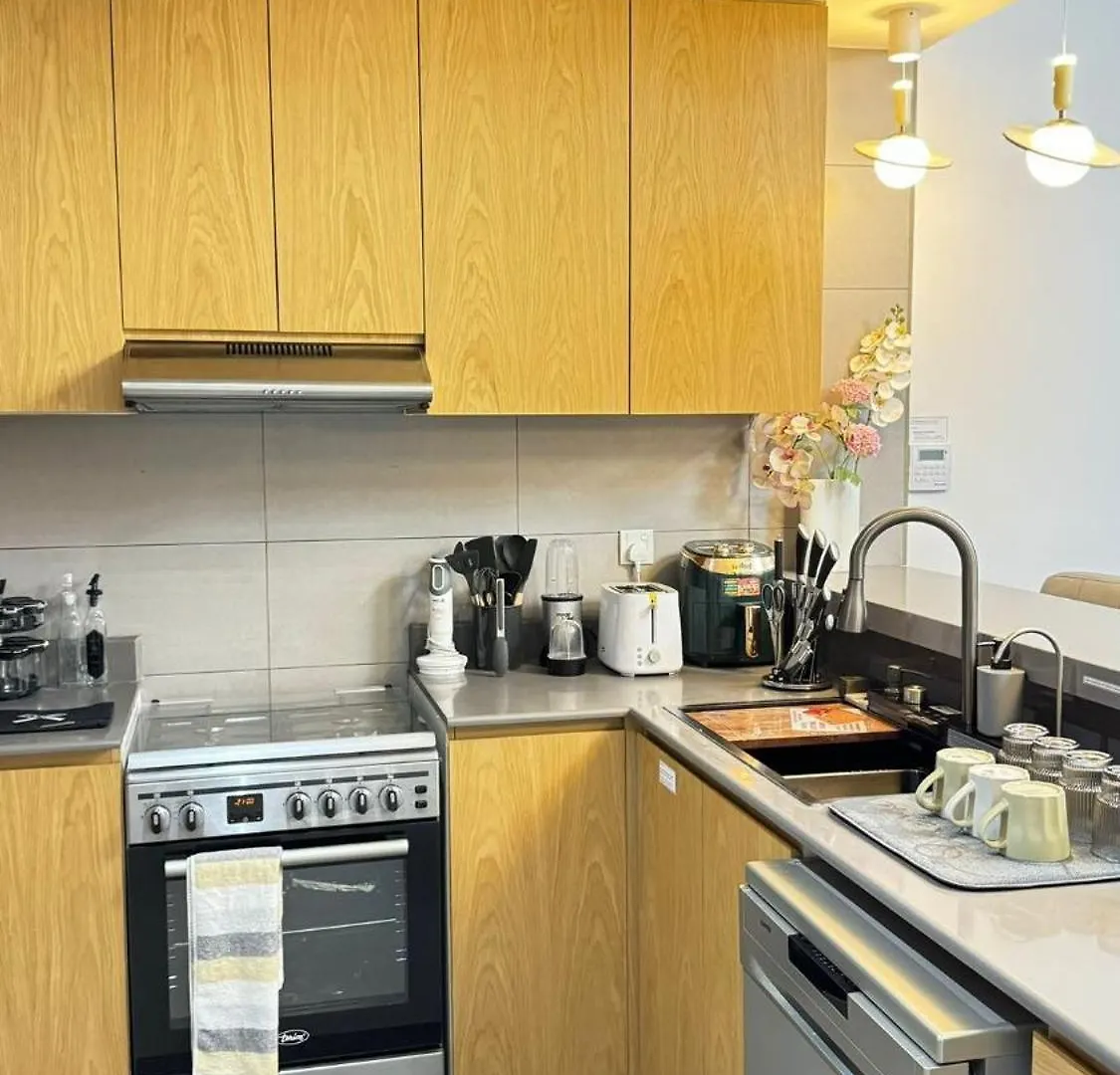 Sleeps 5, Luxe Apartment In Al Mamsha, Sharjah