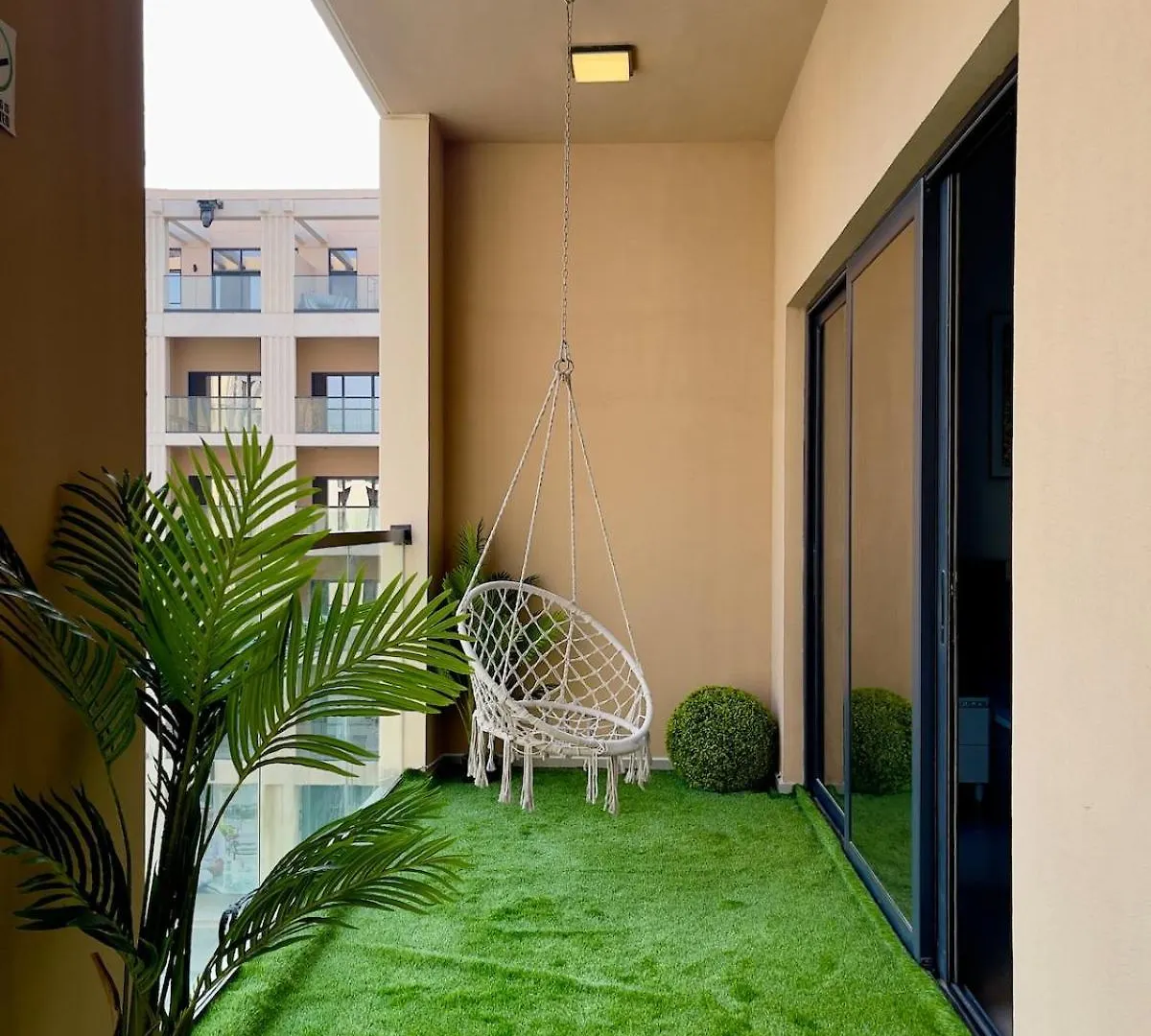 Sleeps 5, Luxe Apartment In Al Mamsha, Sharjah 0*,  United Arab Emirates